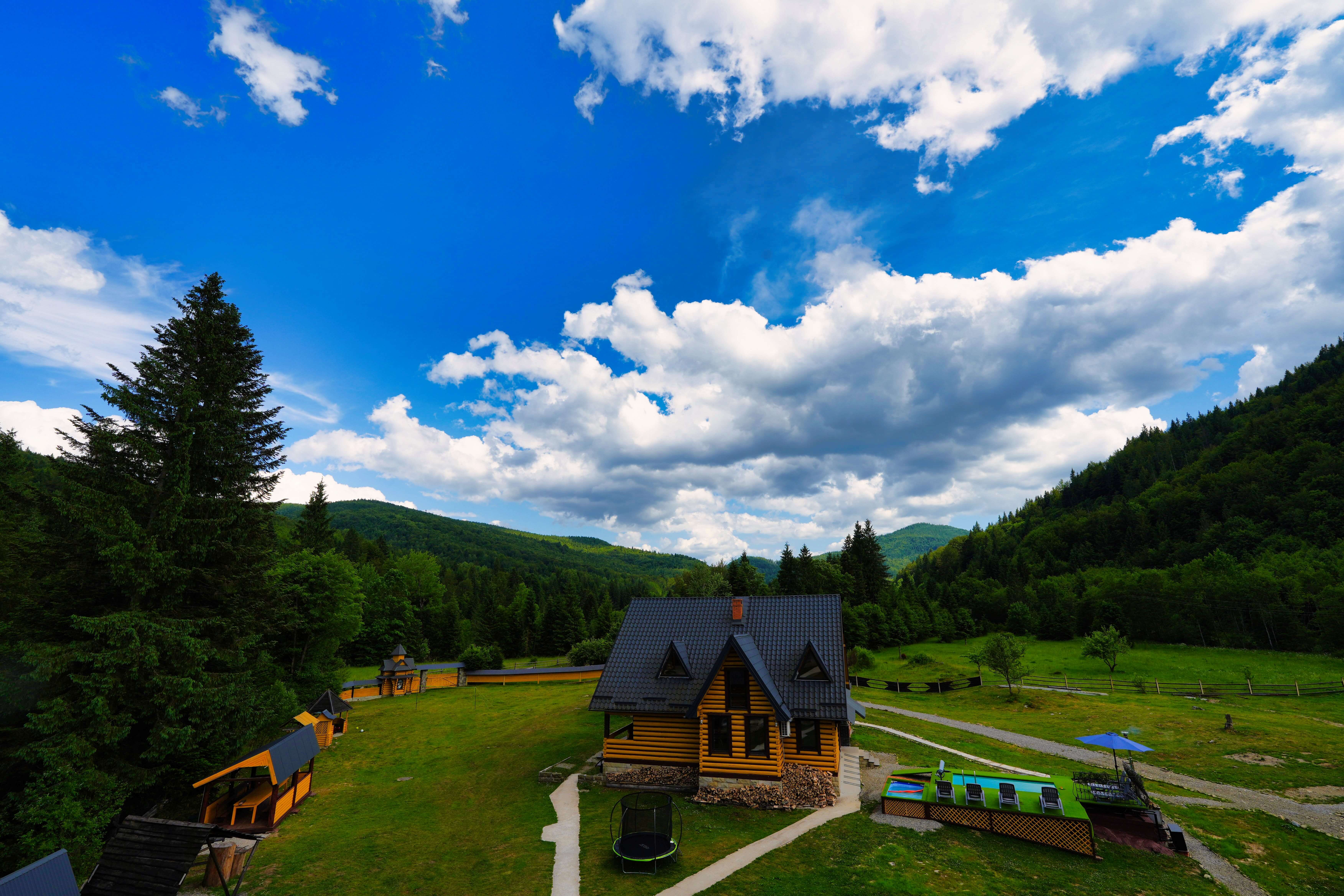 Панорама Карпат у Зелениці